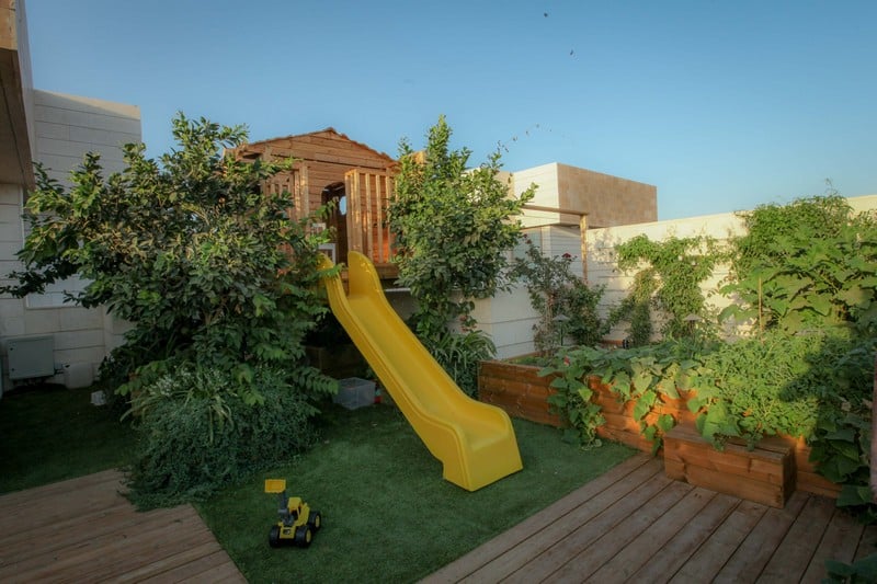 איך לעצב בית על עץ במראה אלגנטי ומוקפד