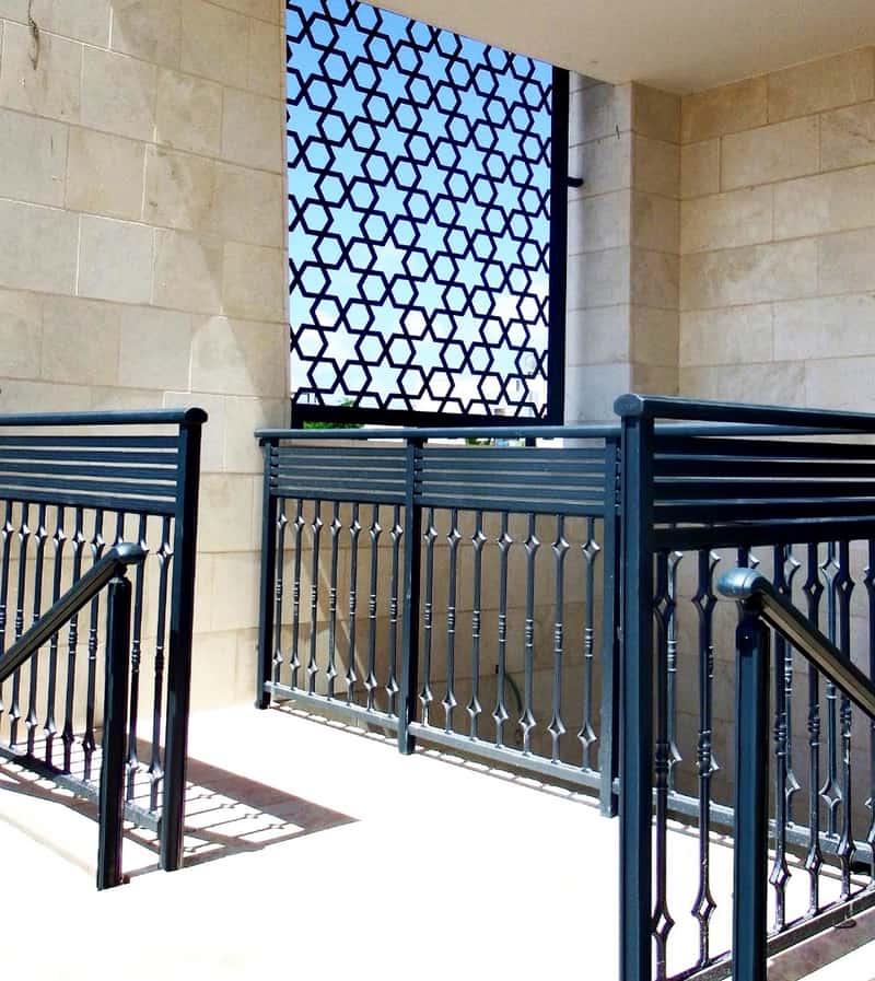 חוזקו של היופי: הכירו את המשרבייה, המחיצה שכבשה את הישראלים