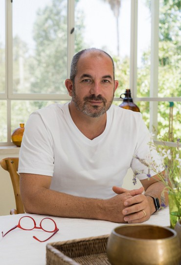 עידוא כספי – המעצב שאוהב להתחבר לסביבה