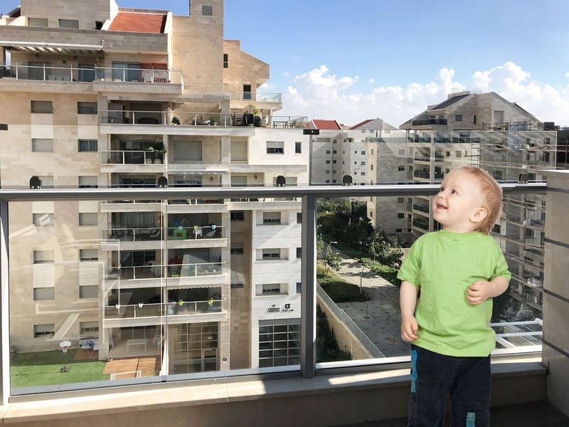 הגבהת מעקה במרפסת