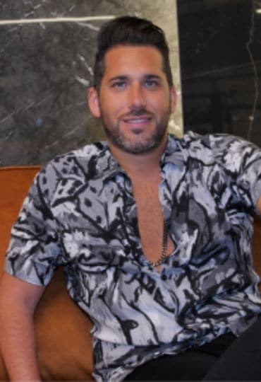 איך באמצעות חומרים אפשר לגבש סגנון עיצוב? שיחה עם המעצב רועי לוי באולם הקונספט של נגב