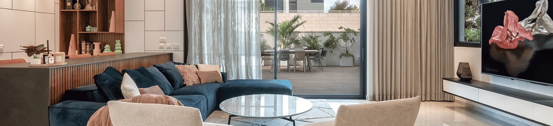 שיפוץ מקורי: מה מסתתר מאחורי קיר הכוח שבסלון?