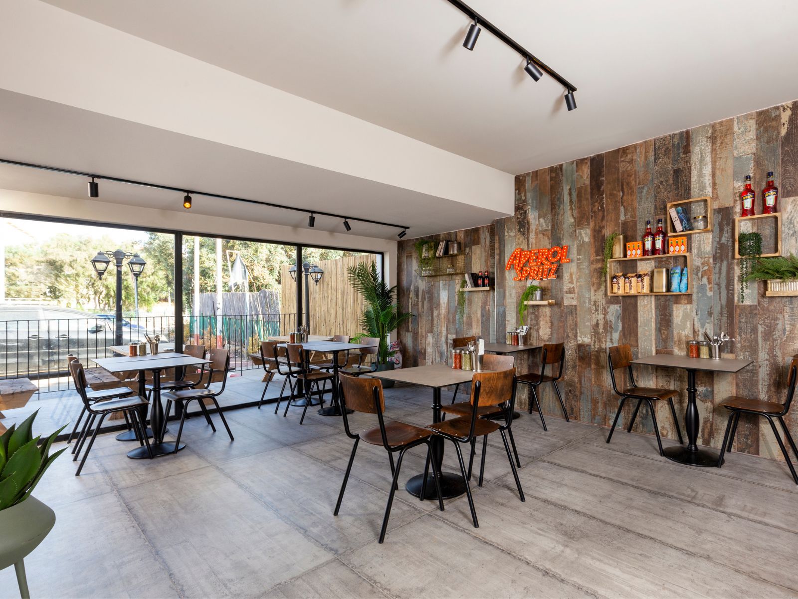 הכול כלול ב total design: מיתוג ועיצוב פנים מלכותי ובגובה העיניים