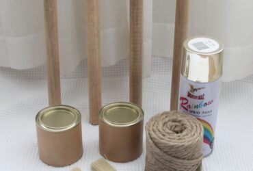 DIY: כך תכינו מתלה מעוצב לבגדים ממקלות מטאטא