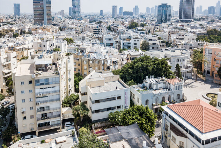 לובשת לבן: תל אביב חוגגת 100 שנות באוהאוס